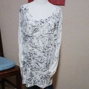 Impulse California- Black and White Long Sleeve Tunic